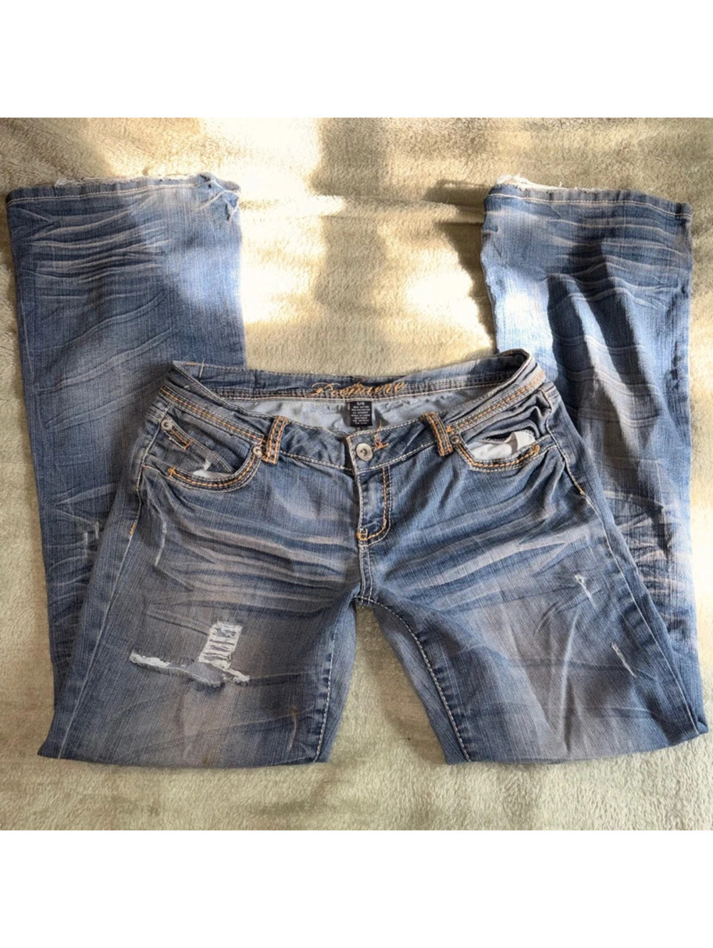Low Rise Lightwash distressed Y2K 2000’s flared jeans